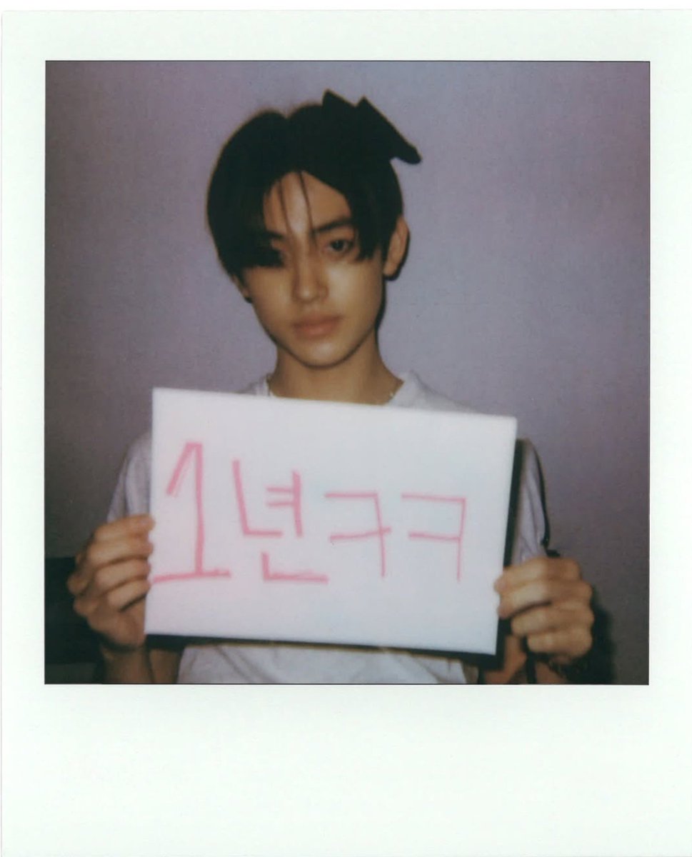 SEONGHYEONINA's tweet photo. [260817] SEONGHYEON Instagram Update

SEONGHYEON REIGNS THIS CHAPTER

#SEONGHYEON1YearVoyage
#FirstYearOutsideTheLines
#성현_데뷔기념일
#SEONGHYEON #성현 https://t.co/P68pxyR91w