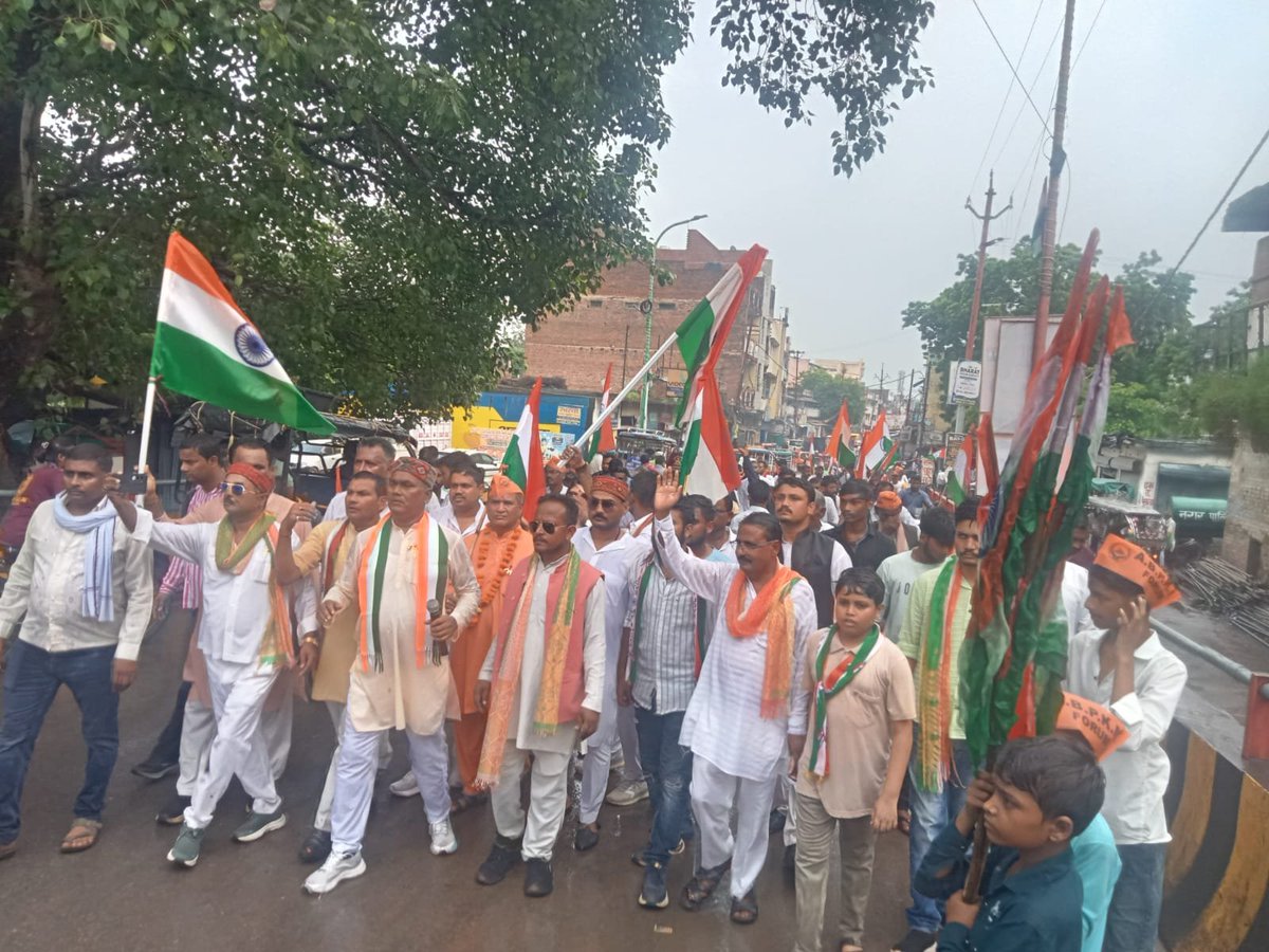 RampalPrajapat8's tweet photo. अमर शहीद रामचंद्र विद्यार्थी जी के बलिदान दिवस पर विशाल तिरंगा यात्रा बांदा। रामपाल प्रजापति (अध्यक्ष) अखिल भारतीय प्रजापति कुंभकार महासभा फोरम। https://t.co/qb5TzAbnpS