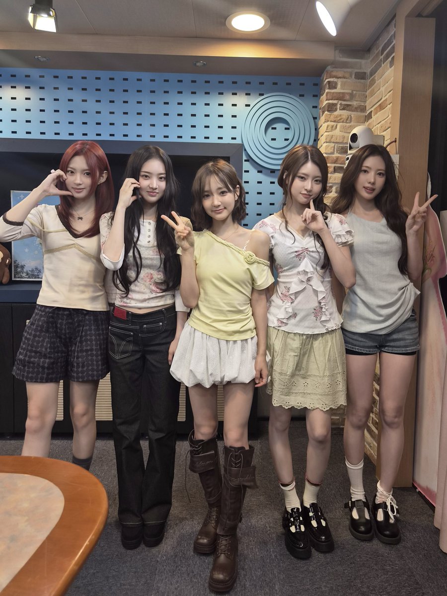 We_KiiiKiii's tweet photo. [📸]
260817 #SBS파워FM #웬디의영스트리트

#KiiiKiii #키키
#PopOffPopOff #WhyKiiiKiii 
#KiiiKiii_PopOffPopOff #KiiiKiii_WhyKiiiKiii https://t.co/JWKhXUFGOU