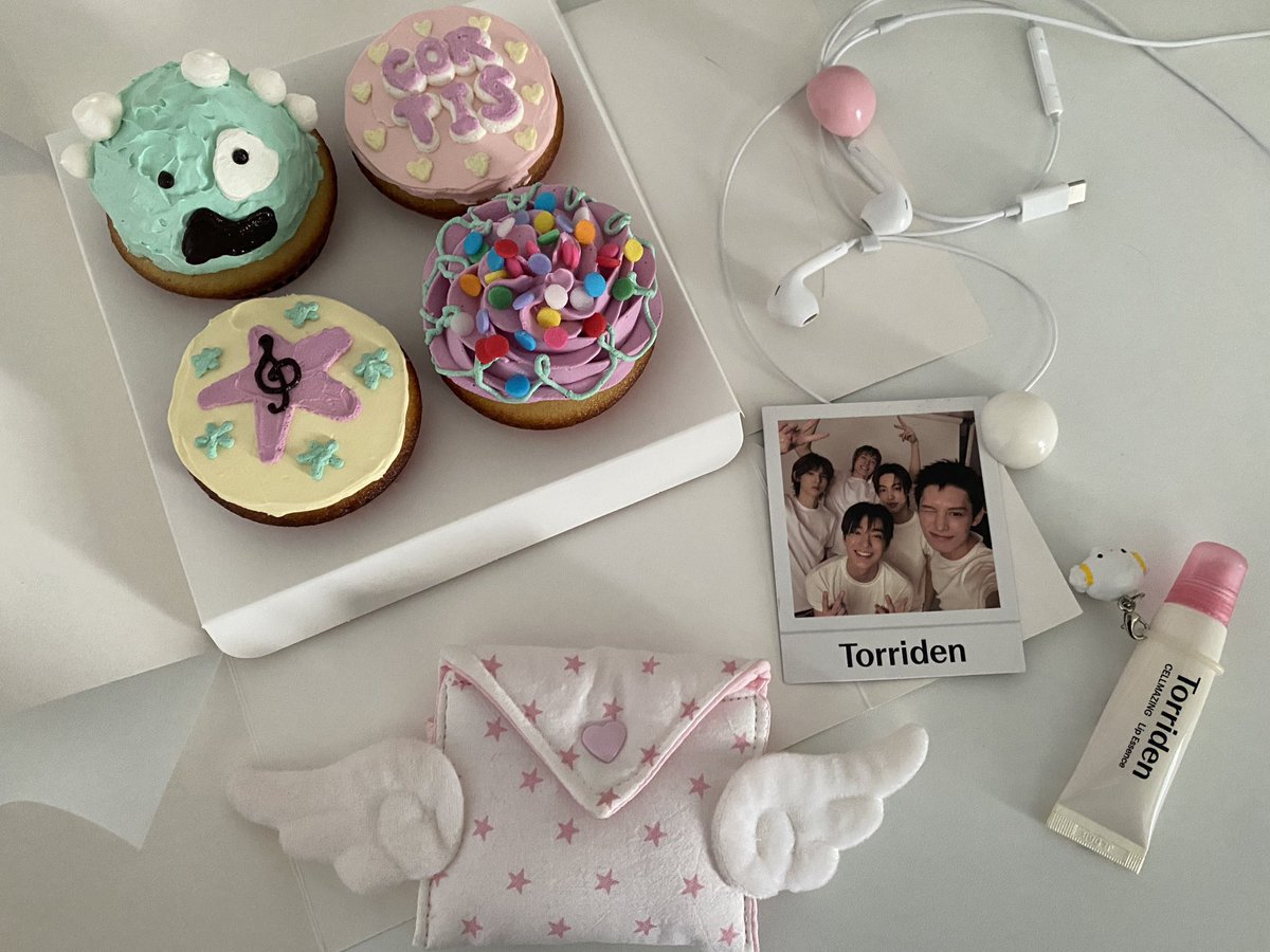 kidmuffyn's tweet photo. 🎼 happy 365 days ໒꒱ ·⸌̟͂̋⸍̑⸜̑⸝͂

#코르티스코어_일주년을_축하해
#FirstYearOutsideTheLines https://t.co/77SLQ0Tzjk