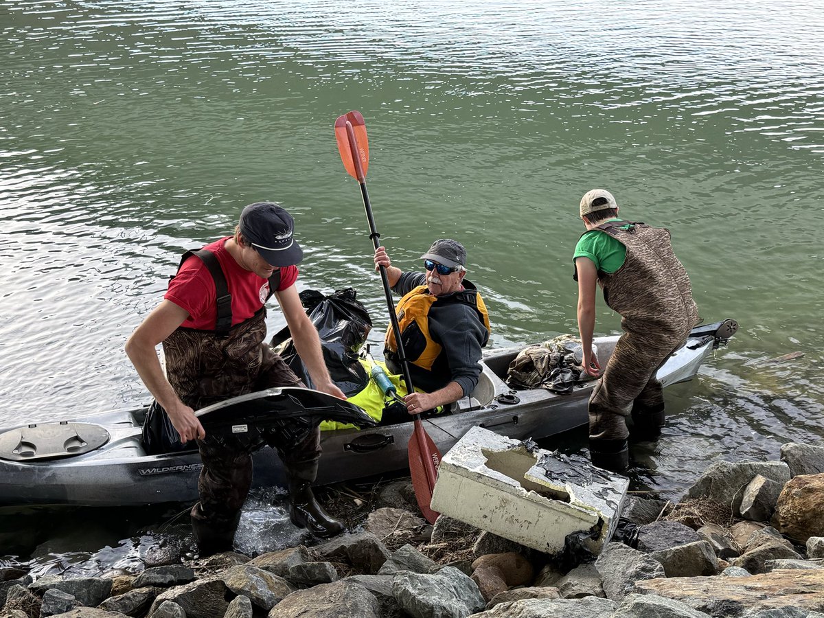 river_rob's tweet photo. @SanDiegoRiver is an amazing community of people - healing open space, hauling out trash, caring for piblic spaces, and assessing the health of the river. They have just $2900 left to raise to secure $25,000 challenge gift!
Give today at https://t.co/FKV6vBQtF1 https://t.co/kKePrFEgo1