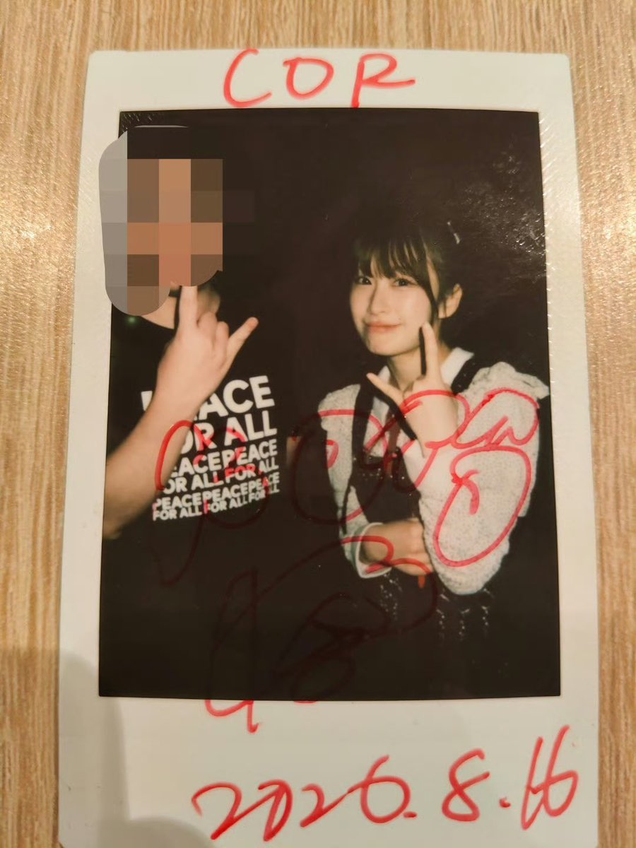 aikogreenn's tweet photo. #RAYtoHongKong 2024広州以來！秘密+夜空は間違いなく感情の最高点、またもや見事なダンスに感嘆。初心のひとつであるatmosphereがないはちょいと惜しい。人生で初めてのチェキ。コット卒業の寂しさ。P3このシリーズが続くのか聞いたところ、彼女は嬉しいそう。RokuKyuu先生の可愛い旗と無料制作に感謝 https://t.co/TXaRyp0N2G