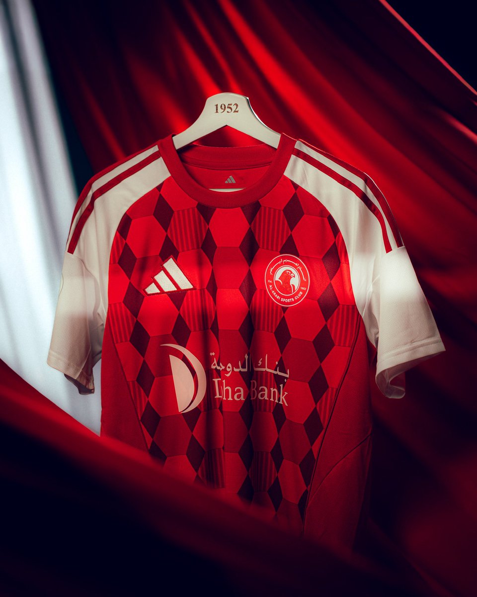 alarabi_club's tweet photo. 𝑰𝒕’𝒔 𝒂𝒍𝒍 𝒊𝒏 𝒕𝒉𝒆 𝒅𝒆𝒕𝒂𝒊𝒍𝒔 👌🏼✨

الطقم الأساسي لموسم 2026/2027 سيتوفر في المتجر الرسمي للنادي ابتداءً من الغد.

#العربي | #AlArabi https://t.co/3SNVvehueM