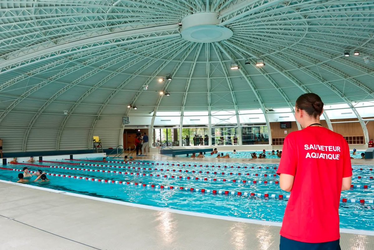 GrandArras's tweet photo. Ce lundi la piscine Tournesol François Ménard a rouvert ses portes au grand public.
🏊‍♀️Fermée depuis deux ans pour d’importants travaux de rénovation, le nouvel équipement a connu son premier succès aujourd’hui. https://t.co/OyisKrGm41