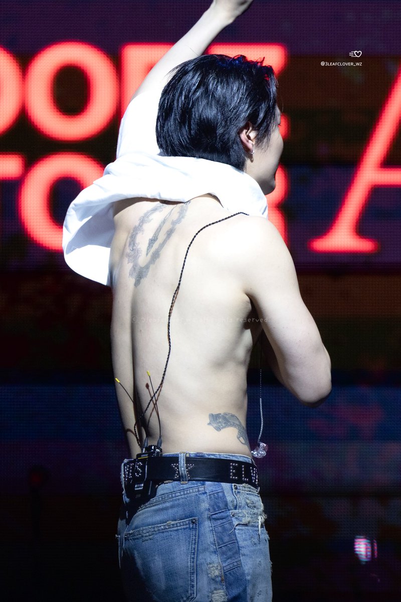 3leafclover_wz's tweet photo. 260804. ‘Archive. 1’ IN ATLANTA.

The Birthday Guy는 여자 무서운 줄 모르고 막 옷을 갈아입어요,,🫪🤍

#WOODZ #우즈 #조승연 https://t.co/mJhF37j7GD