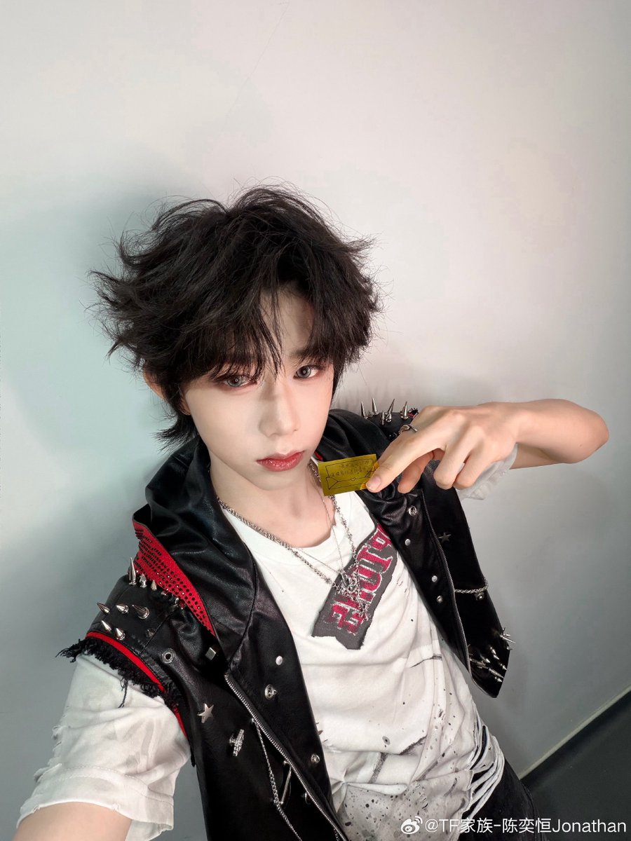 csoong2e's tweet photo. 哈哈哈완전가능이요4일동안고생햣다🫳🫳🫳 https://t.co/S1zrSortx4