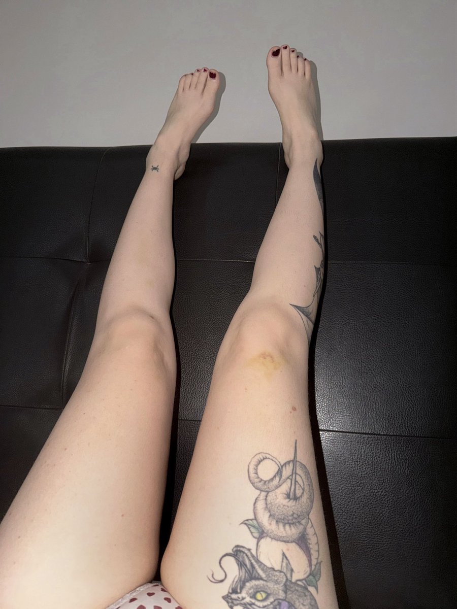missjadediario's tweet photo. Me encanta tumbarme con las piernas en alto https://t.co/yAbbt9rlV6