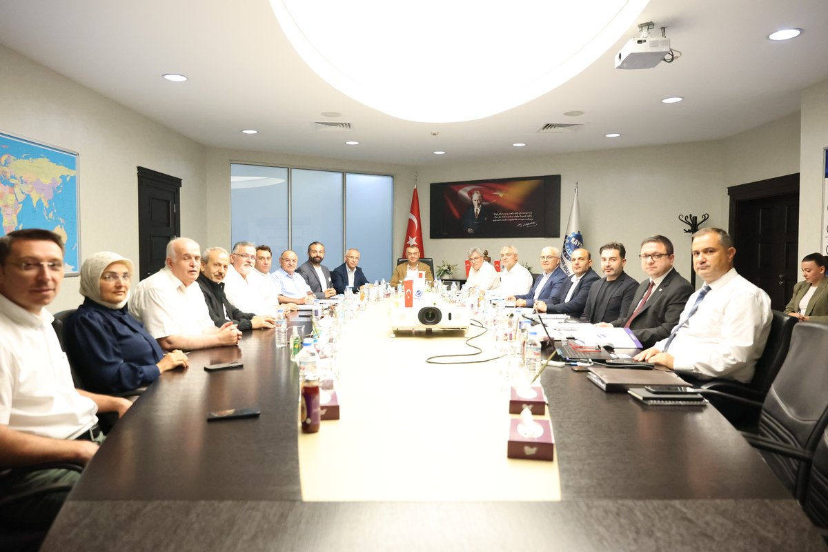 Kayseriso's tweet photo. Kayseri Sanayi Odası (#KAYSO) Yönetim Kurulu Toplantısı, Başkanımız Mehmet Büyüksimitci’nin başkanlığında gerçekleştirildi.
Toplantıda Odamızın çalışmaları, sanayicilerimizin talep ve beklentileri ile gündemde yer alan konular değerlendirilerek karara bağlandı.
Alınan kararların şehrimiz, sanayicilerimiz ve iş dünyamız adına hayırlı olmasını temenni ediyoruz.