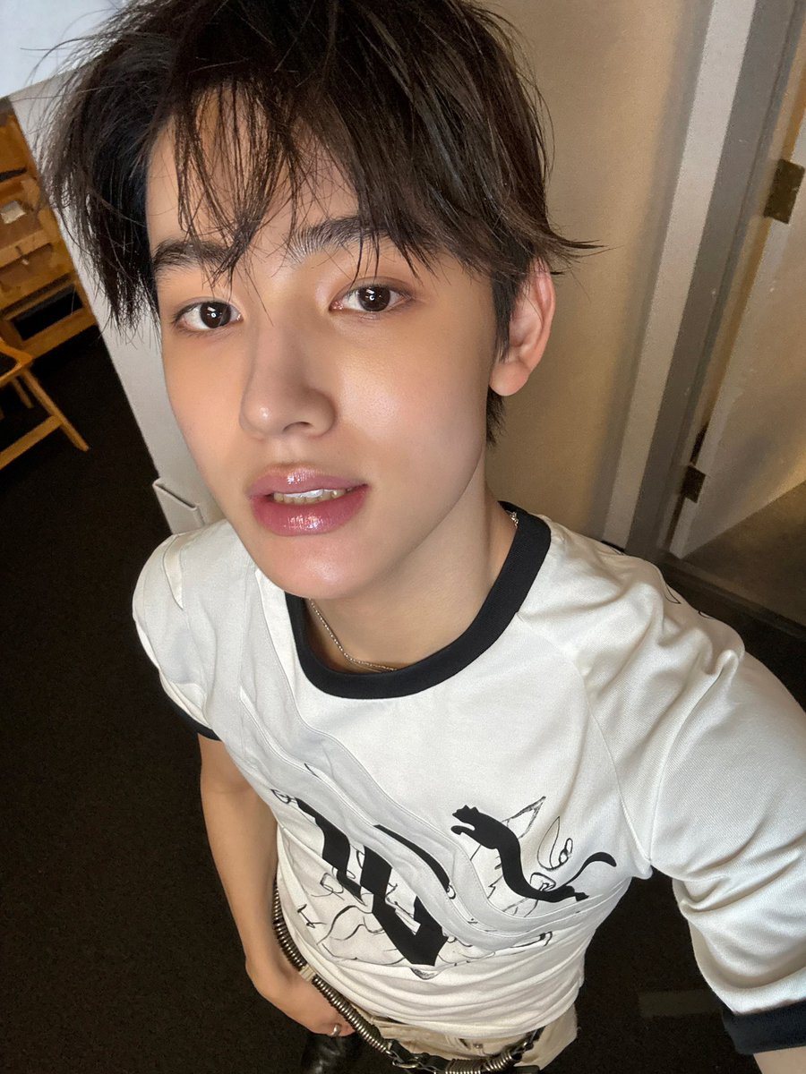 Rainslyzfe's tweet photo. @SEONGHYEONINA Seonghyeon delivers heartfelt moments through iconic EOMFREAK performances, his sincere ACEOM dedication winning our endless love at this EOMILESTONE.

SEONGHYEON REIGNS THIS CHAPTER

#SEONGHYEON1YearVoyage
#성현_데뷔기념일
#SEONGHYEON #성현 https://t.co/oKahqSdWyx