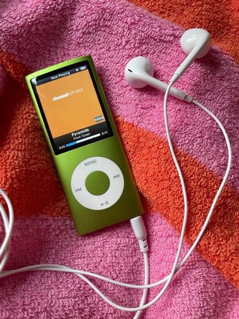 findsnani's tweet photo. Ninguém fala sobre o quanto isso era perfeito, sem notificação, sem distração, só você e a música… Só quem viveu a era do mp3 sabe.. https://t.co/SOvFgKloWJ
