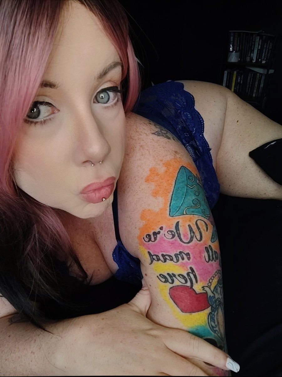 auraseduce's tweet photo. Gf or wife material 

https://t.co/LAqQYejI2W

#onlyfans #milf #wifey #letschill #badassfemales https://t.co/jnt6oppXLc