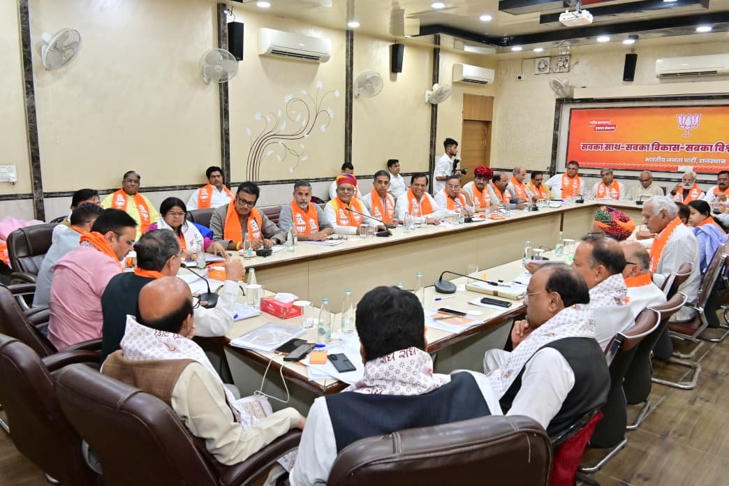 ajaeybjp's tweet photo. आज भाजपा प्रदेश कार्यालय, जयपुर में आगामी स्थानीय निकाय चुनाव की तैयारियों को लेकर संभाग चुनाव संचालन समिति एवं संभाग प्रभारी व सह-प्रभारी गणों के साथ बैठक संपन्न हुई। 

बैठक में माननीय मुख्यमंत्री श्री @BhajanlalBjp जी, प्रदेश अध्यक्ष श्री @madanrrathore जी, प्रदेश प्रभारी @AgrawalRMD जी, @BJP4Rajasthan निकाय चुनाव प्रभारी श्री @HarishD_BJP , सह-प्रभारी श्री @gajendra4bjp जी, श्रीमती @sangeetayadavup जी, श्री @rohanrgupta जी, श्री @cbawankule जी व श्री @bjpravinder16 जी उपस्थित रहे।