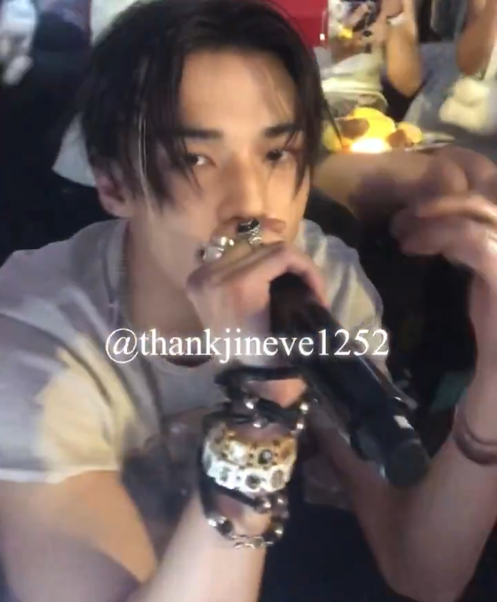00203HHJ's tweet photo. he looks like he was in a real club being a party animal https://t.co/aZ4mXKgoru