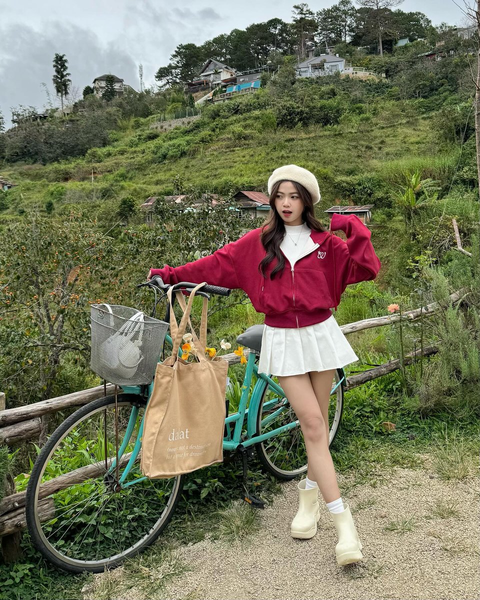 BombonsitoAle's tweet photo. Wassup 🌍 Just dropping by to say: every sunrise is proof that you can rise again. 🌈
HVlMuy https://t.co/ZMwGLZheDB