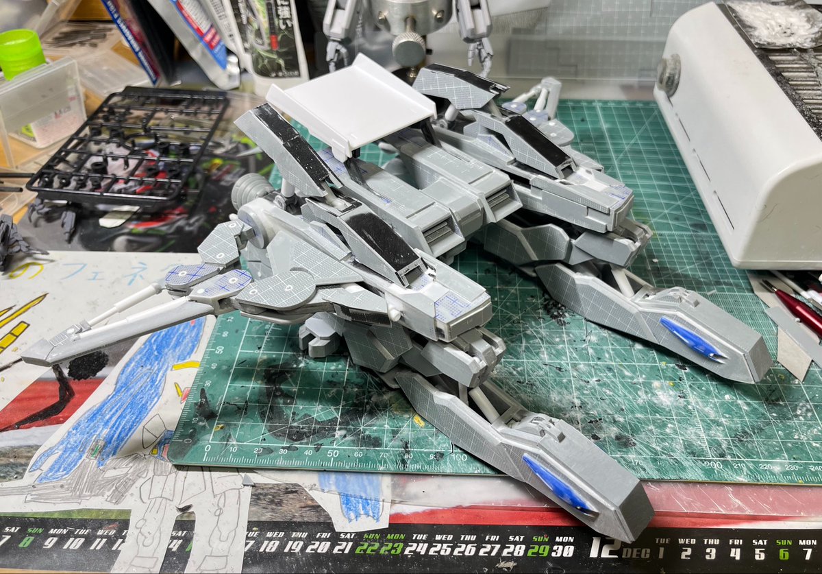 mameda503's tweet photo. #ガンプラ
#スーパーガンダム 

Gディフェンサーの改修中😌

ミサイルベイとサブアームを接続しました😌

飛行形態にしてみましたが、良い感じです👍
ただ、重すぎるので、中心部との連結に何か改造が必要です😅

引き続きサブアームのディティールを追加します🪚😴 https://t.co/8cn497q7kD