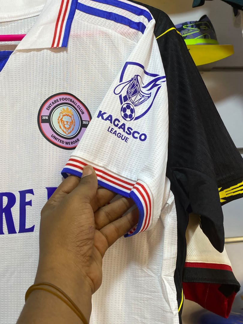 KagascoLeague's tweet photo. Okay, @EntareFc , we see you! 🤭
Jersey looking proper! 👌🏾
Gala yatandika Kutagata 🔥

#TushuumeKagamba https://t.co/RS1y1j44lP