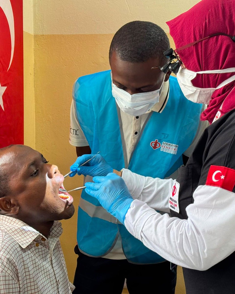 ademdernegi's tweet photo. Tumbatu Diş Sağlığı Organizasyonu kapsamında gönüllü sağlık ekibimiz, bölge halkının muayene ve tedavilerini gerçekleştiriyor.
Tanzanya’nın Tumbatu Adası’nda çalışmalarımıza özveriyle devam ediyoruz.
#Ademder #Sağlıkorganizasyonu #Afrika #Africa https://t.co/0xQtca0uTY