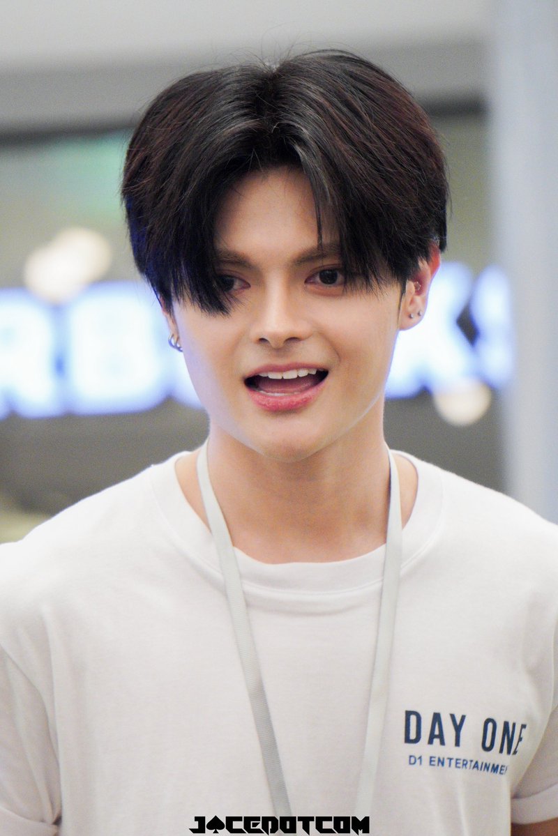 jacedotcom0303's tweet photo. 260815 | DAYONE STARTS AT SM TELABASTAGAN

🐻‍❄️ THADDEUS 🐻‍❄️

#DAYONEFindTheirStories 
#DAYONEOfficial @DAYONEOfficial_
 #DAYONE_THADDEUS @ThadSune https://t.co/SOegYmbWq4