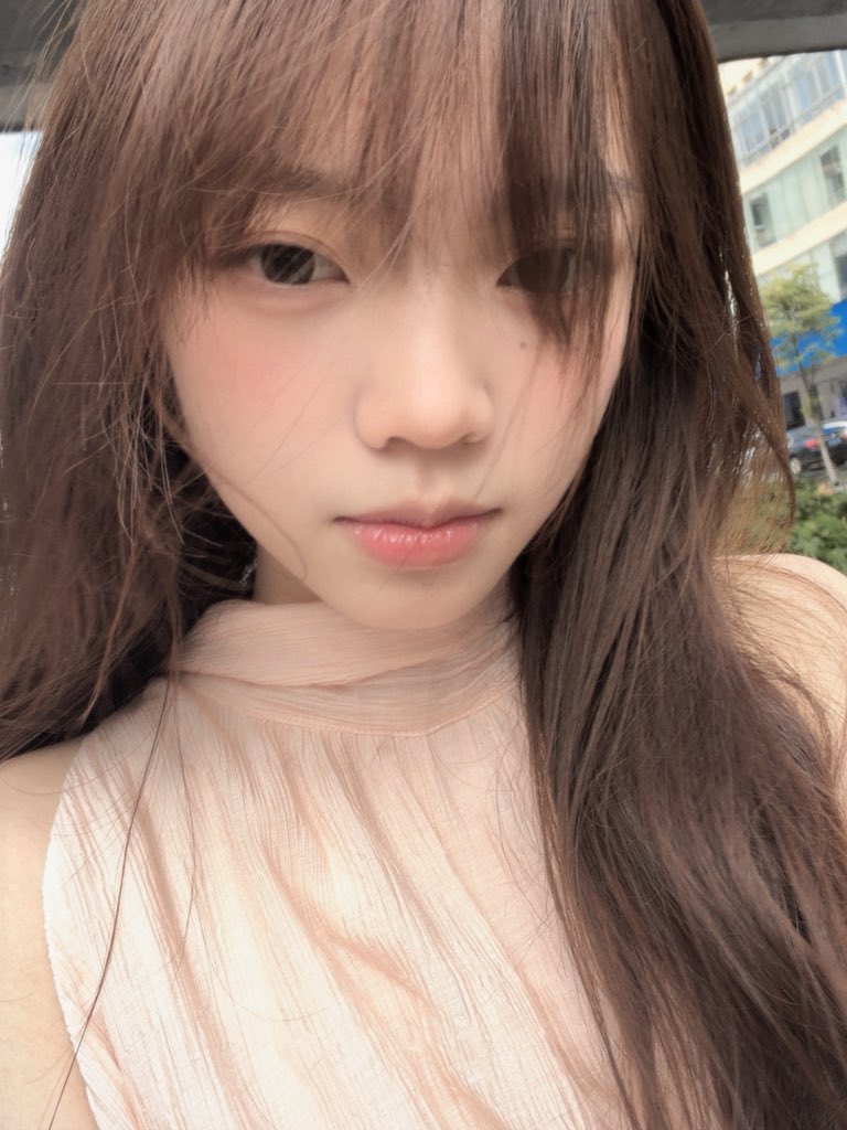 dawn56fo0's tweet photo. 刘海长了ovo https://t.co/h3FB7Kn8wf