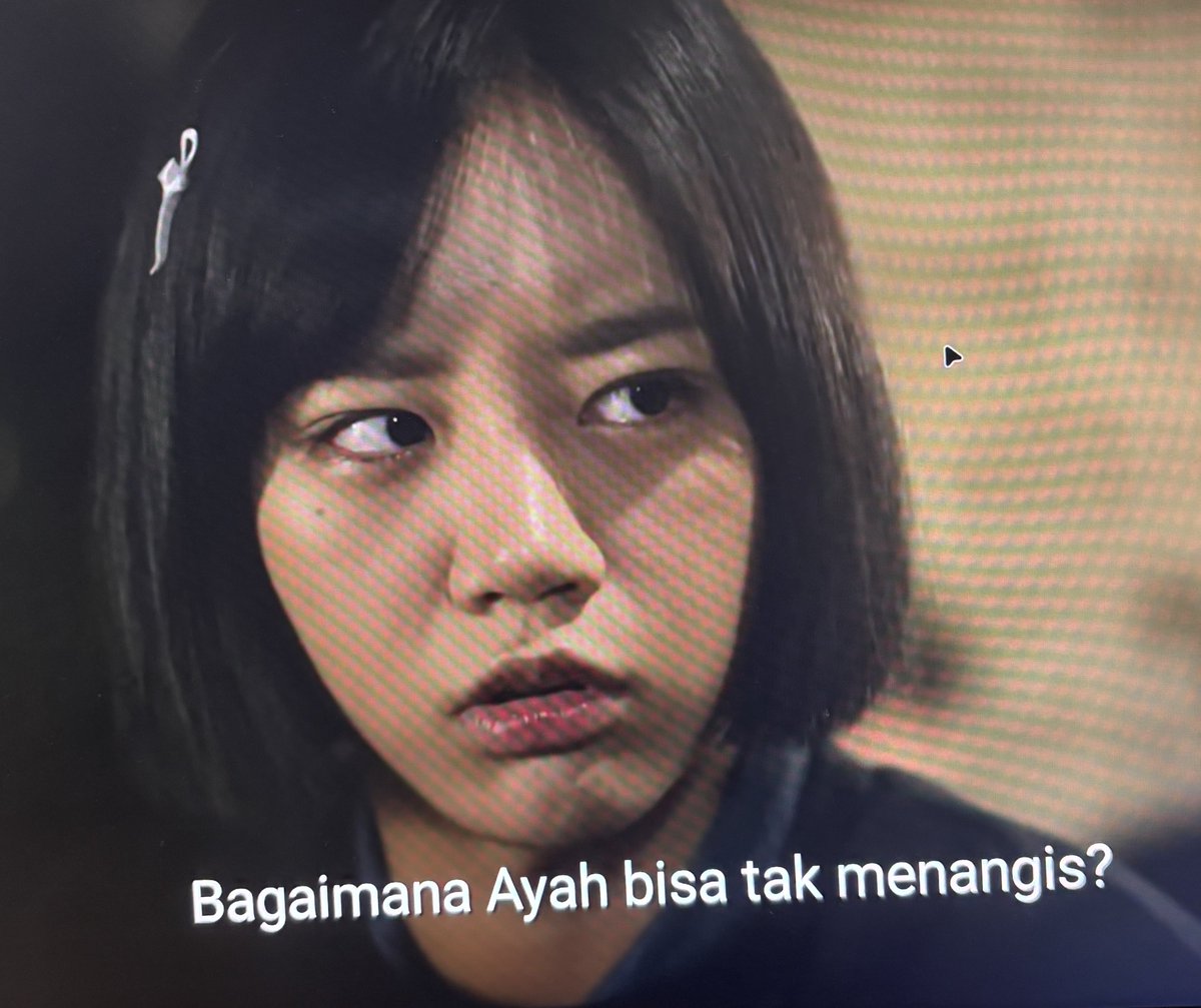 sannnvdc's tweet photo. Langsung keinget salah satu scene di drama Reply 1988 🥹

jadi Neneknya Deoksun/Ibu dari Ayahnya Deoksun meninggal, terus selama orang-orang ngelayat, Ayahnya Deoksun gak nangis sama sekali, sibuk nyambut tamu yang mau ngelayat.

Lanjut dibawah.. https://t.co/kQEqJMHwJY