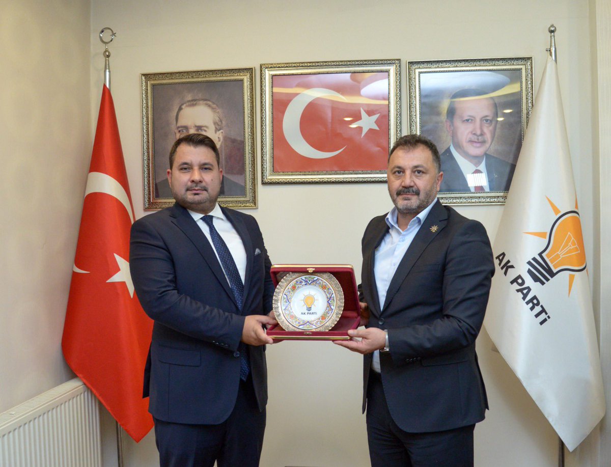 kazan_belediye's tweet photo. Başkanımız Selim ÇIRPANOĞLU, Meclis Üyelerimiz Atilla ATALAY, Sedat KUBAT, Şerafettin DEMİRBAĞ, Volkan SARIKAYA, Mehmet Emin BUDAK, Zekeriya ERDOĞAN ve Mustafa EROL ile birlikte AK Parti Kahramankazan İlçe Teşkilatı’nı ziyaret etti.

@selimcirpanoglu https://t.co/ns19ETEUyw