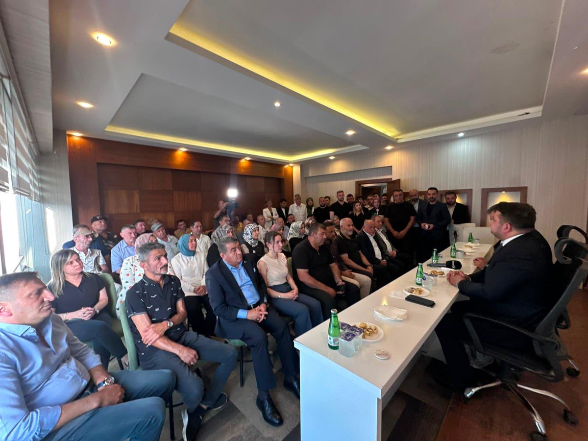 kazan_belediye's tweet photo. Başkanımız Selim ÇIRPANOĞLU, Meclis Üyelerimiz Atilla ATALAY, Sedat KUBAT, Şerafettin DEMİRBAĞ, Volkan SARIKAYA, Mehmet Emin BUDAK, Zekeriya ERDOĞAN ve Mustafa EROL ile birlikte AK Parti Kahramankazan İlçe Teşkilatı’nı ziyaret etti.

@selimcirpanoglu https://t.co/ns19ETEUyw
