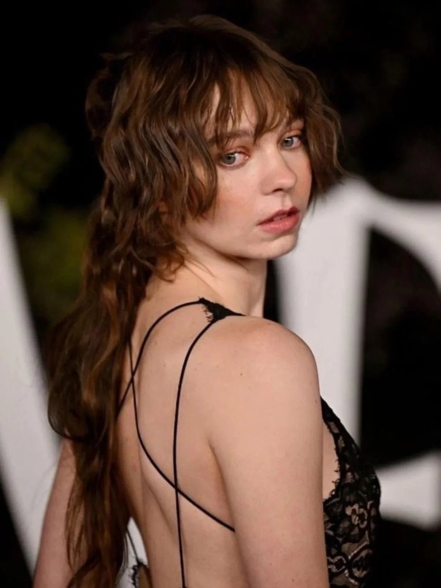 GuiSuzenaRosa's tweet photo. Emma with long hair to clean up your timeline 💖💖

#EmmaMyers https://t.co/KEpFC3TXBs
