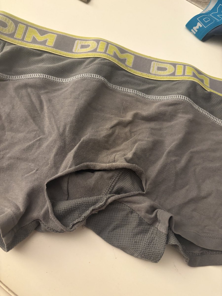 Docteur_Weaver's tweet photo. Qui veut mes vieux boxer #dim : bien usés par ces années de service 😛 #boxerdim 1/2 https://t.co/0519Wruymo