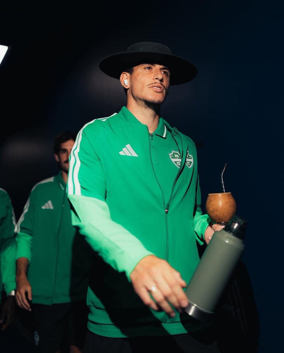 AhliXtra's tweet photo. 🎙️روجر ايبانيز لقناة CanalGoat البرازيلية :

#الأهلي هو بيتي الثاني، اشعر بشعور رائع عندما العب لهذا النادي 💚 https://t.co/50llcwzX3J
