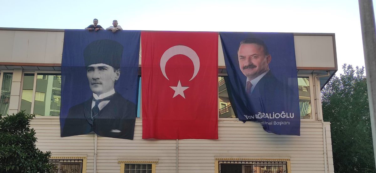 BeyterMurat's tweet photo. Aydın’ımıza kazandırılacak yeni il binamızın teşkilatımıza, davamıza ve hemşehrilerimize hayırlı olmasını diliyoruz . Aydın’da daha güçlü, daha kararlı ve daha büyük hedeflerle yolumuza devam edeceğiz.
@yavuzagiraliog 
@tkeskinkilic 
@APartiTeskilat 
@anahtarparti https://t.co/tIoaIAruk4