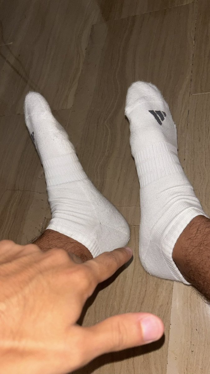dioedo05's tweet photo. Il vostro padrone ha i piedoni stanchi e tanta voglia di sc0parvi il portafoglio 🍆🤑 fatevi avanti vermi 

#nikeboy #cashmaster #cashslave #paypal #feet #malefeet #dirtysocks #masterfeet #findom #feetmaster #footworship #moneyslave #smelly #RT #masterita #schiavo #padrone https://t.co/1nkQ6WLRjD
