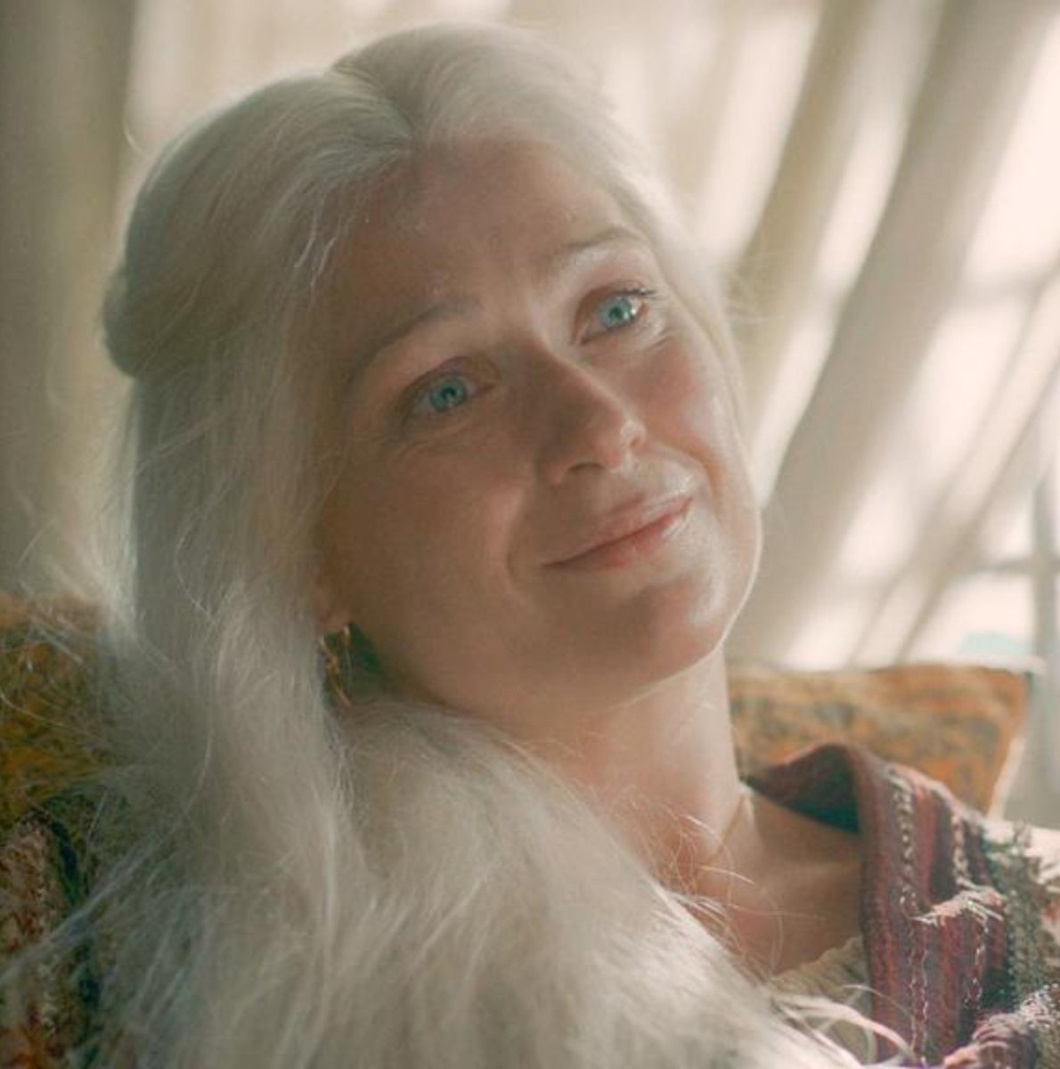 Mayham_H's tweet photo. rhaenyra had 5 sons and lost a daughter. her mother aemma lost 5 sons and only had one daughter. neither of them got to see her children grow old... https://t.co/pVKBQqDJlj