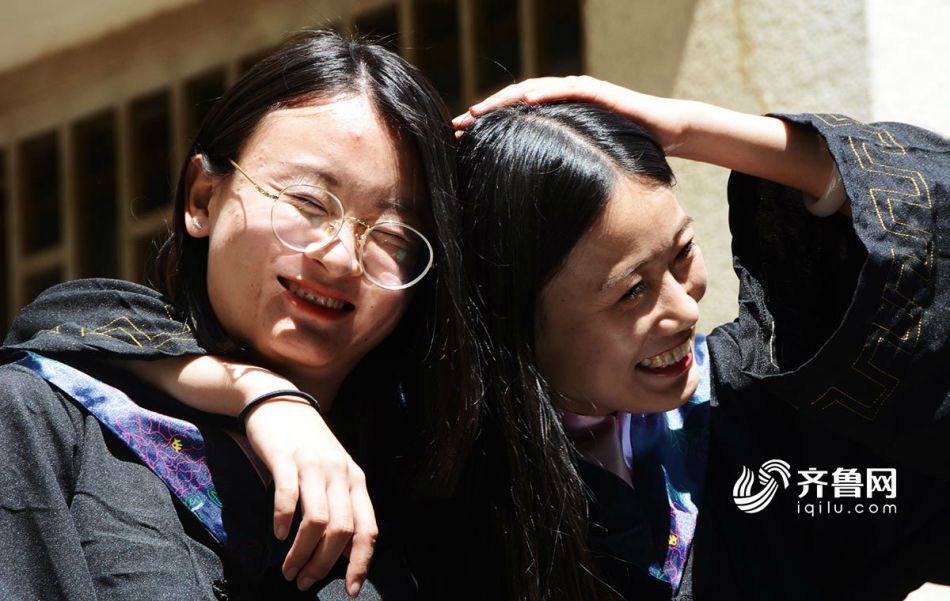 yandeluiza's tweet photo. One more chapter closed, countless memories written  Grateful for every laugh, late-night study, and friend that made these years shine. Here’s to the next adventure! https://t.co/5LEGdOurrN