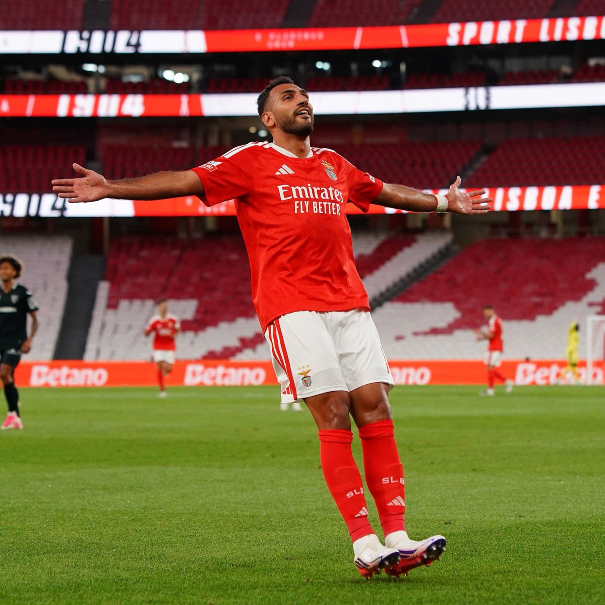 lnstantFoot's tweet photo. 😭 MAIS IL NE VEUT PAS S’ARRÊTER, TRIPLÉ DE PAVLIDIS !!! 🇬🇷🎩

12 G/A EN 5 MATCHS avec le SL BENFICA ! 🔥 https://t.co/6KGOGHgSrh