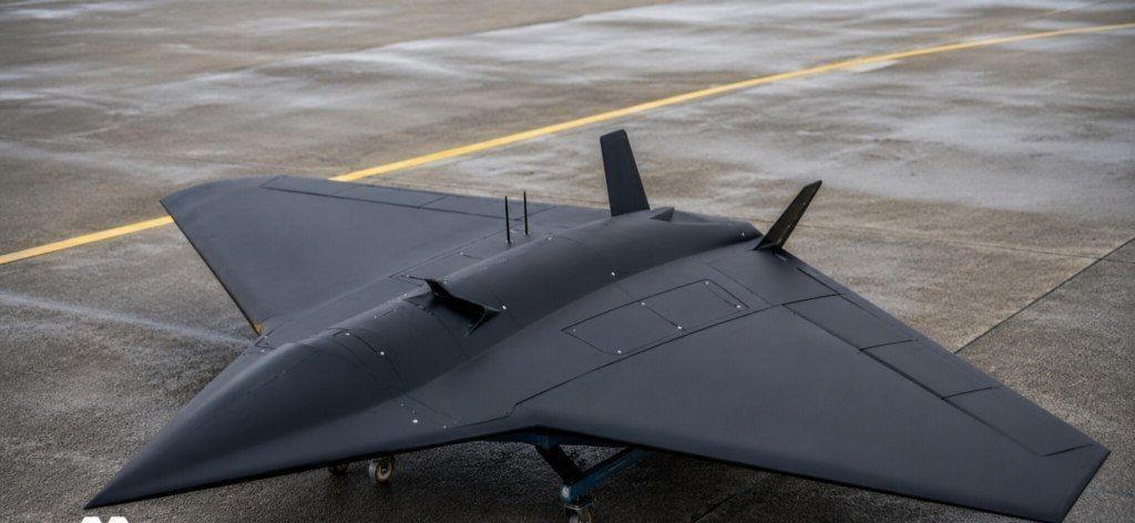 0_Front's tweet photo. 🇬🇧🇺🇦 Drones britânicos já estariam participando da Deep Strike ucraniana.

Segundo o Sunday Times, o Nyan alcança ~250 km, enquanto uma variante secreta chegaria perto de 1.000 km e já teria sido usada contra refinarias russas.

Baratos e produzidos para uso em escala. https://t.co/B4f45sezsK