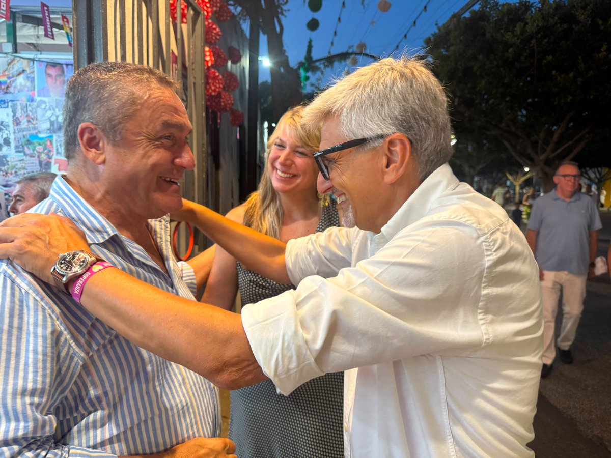 PSOEmalaga's tweet photo. 🤝Un placer compartir esta noche de #FeriaMLG con CCOO Málaga en su caseta del Real Cortijo de Torres

🌹Nuestro secretario general, @JoseleAguilar ha participado en su acto institucional, en un encuentro para compartir, disfrutar de nuestra Feria y seguir estrechando lazos. https://t.co/tRCpz16G0G