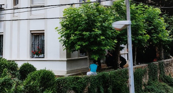 Mai46540499's tweet photo. Berriro ere artaldeari
eraso otso maltzurrak
beti bezala gero kantatuz
komenentziko gezurrak,
jakin bezate oraindik ere 
dudarik duten apurrak 
beti loreak sortzen ditula
malkoz bustitzen den lurrak

Morlans 1991 🌹🌹🌹 https://t.co/ptQkkNG0Qb