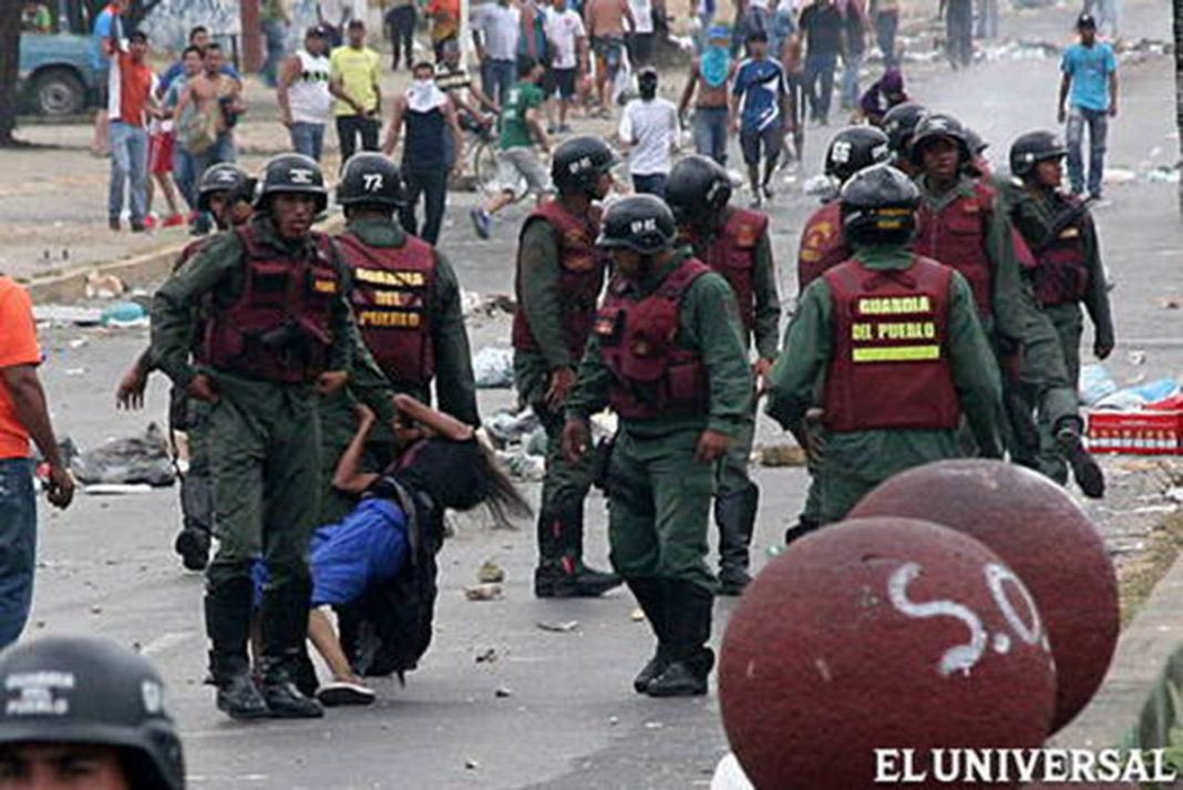 Barbaraadejesus's tweet photo. «La simetría o asimetría de la confrontación en Venezuela, es muy relativa» 

¿Esto te parece relativo? https://t.co/BmRfG4CEIb