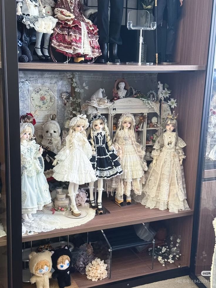 porcelainyukii's tweet photo. Um pouco da minha coleção de bonecas. Estou vendendo algumas. https://t.co/PAJVdYy1nP