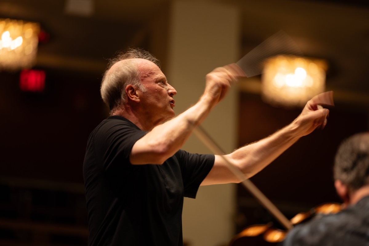 HollywoodBowl's tweet photo. Gianandrea Noseda (@NosedaG) and the @NatSymphonyDC make their Hollywood Bowl debut with an America-themed program tomorrow evening! To join us for a beautiful evening of classical music under the stars, get your tickets at https://t.co/0WNCwXIRTa. 🎶✨ https://t.co/fLB75dzGPr