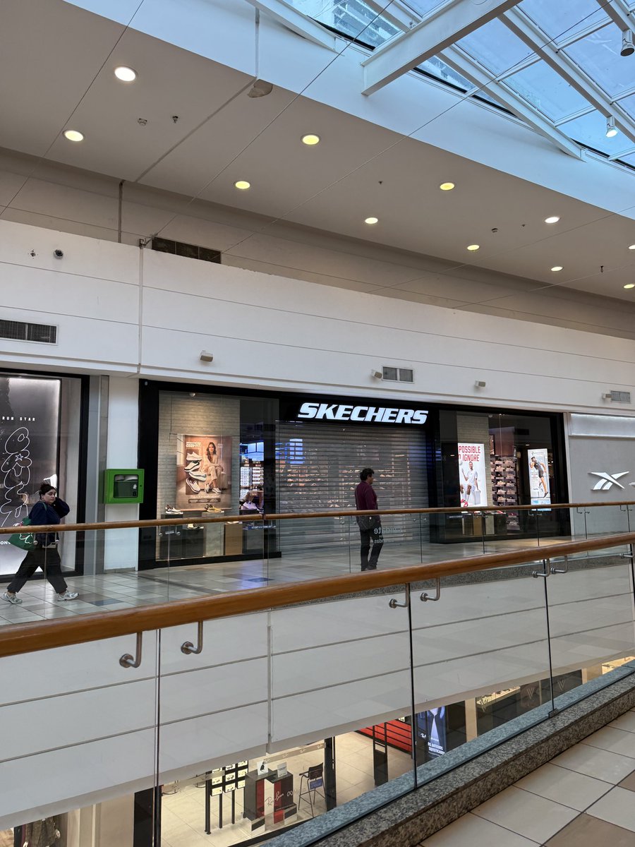 Fernand59989644's tweet photo. MALLPLAZA ANTOFAGASTA
Primeras tiendas comienzan a cerrar sus puertas, mientras algunos servicios continúan funcionando con normalidad.
#antofagasta https://t.co/E26H4w2I2M
