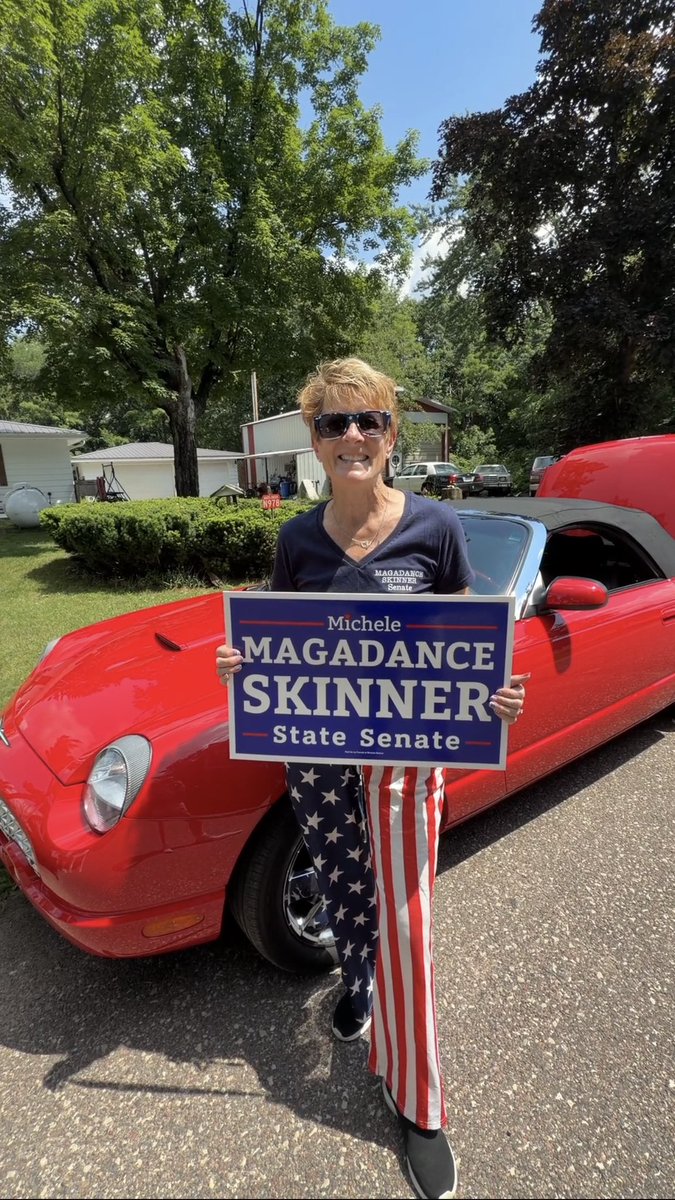 MMSkinnerWI's tweet photo. What a weekend! 🤭

Friday, I stopped by the Terry Biddle Big Rig Expo. 🚛 Saturday, I joined the Lake Eau Claire Association &amp; Friends of Lake Eau Claire. 🌊

My team and I knocked doors in Lake Hallie, Chippewa Falls &amp; Fall Creek. 🚪

Want a yard sign? https://t.co/I0oAx01c7r https://t.co/n4ZoamwlQP