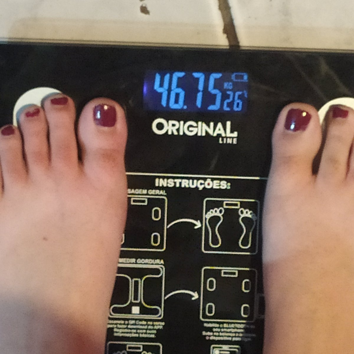 violenfe's tweet photo. do que adianta ter 46 kg e ser baixinha ?  Olha o meu pé todo gordo !! Gente, meu corpo tá pior , sério...(⁠〒⁠﹏⁠〒⁠) https://t.co/3rjAq2aBSM