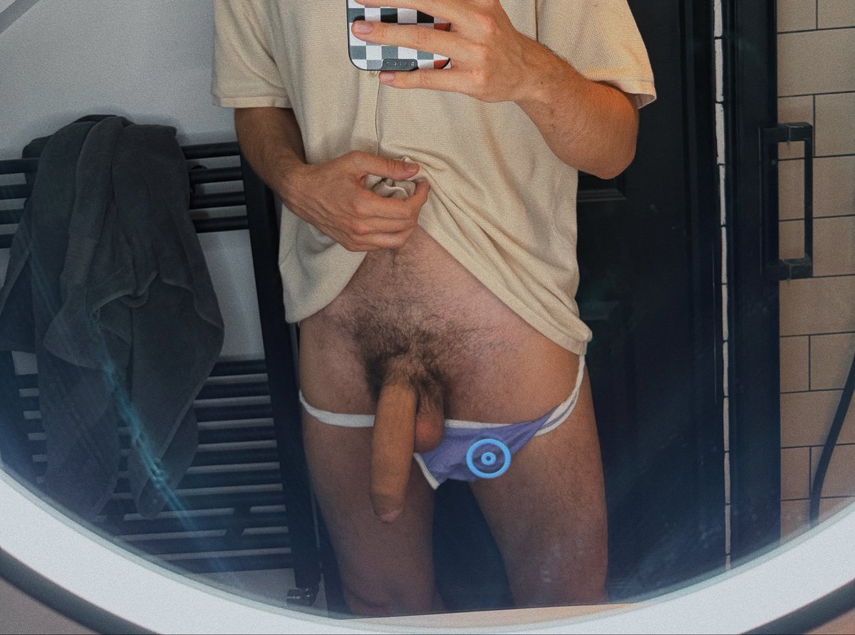 ExposingThomas's tweet photo. It just flopped out 🫣 https://t.co/SSVyeHdceV