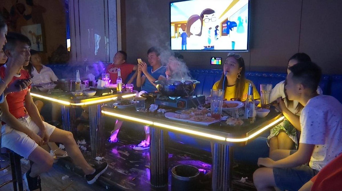 SimonaIrakli's tweet photo. Get your mic and sing your heart out at KTV! Nonstop hits, good vibes only, let’s make unforgettable karaoke memories tonight! https://t.co/5I4lTM7g0a