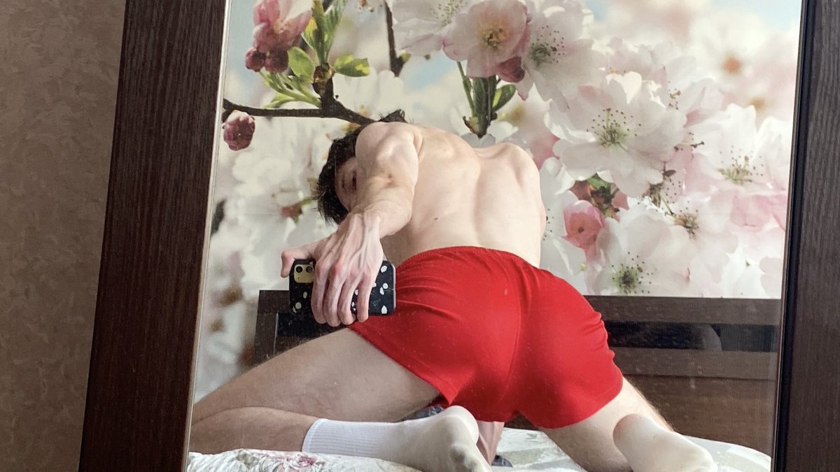 Tonyhzjo's tweet photo. red or blue #mlm #boxers #butt #back https://t.co/CQEUmmMxZ1