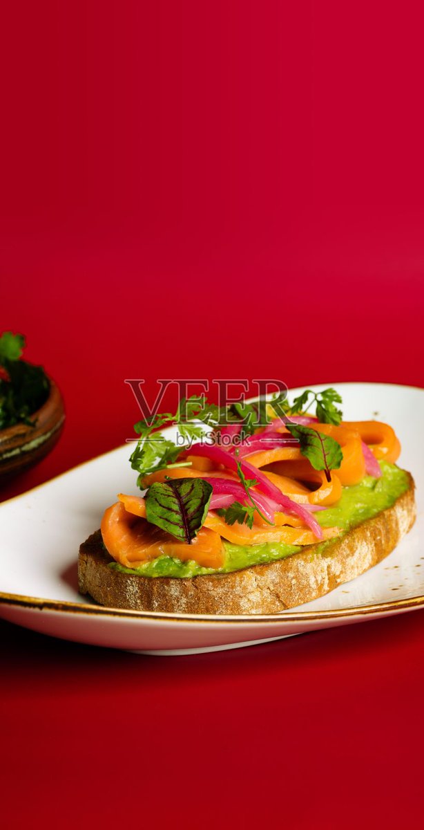 Michael65473871's tweet photo. Just whipped up a quick avocado toast with a sprinkle of red pepper flakes for today’s lazy lunch—simple, fresh, and so satisfying! ， https://t.co/JDayepkWxh