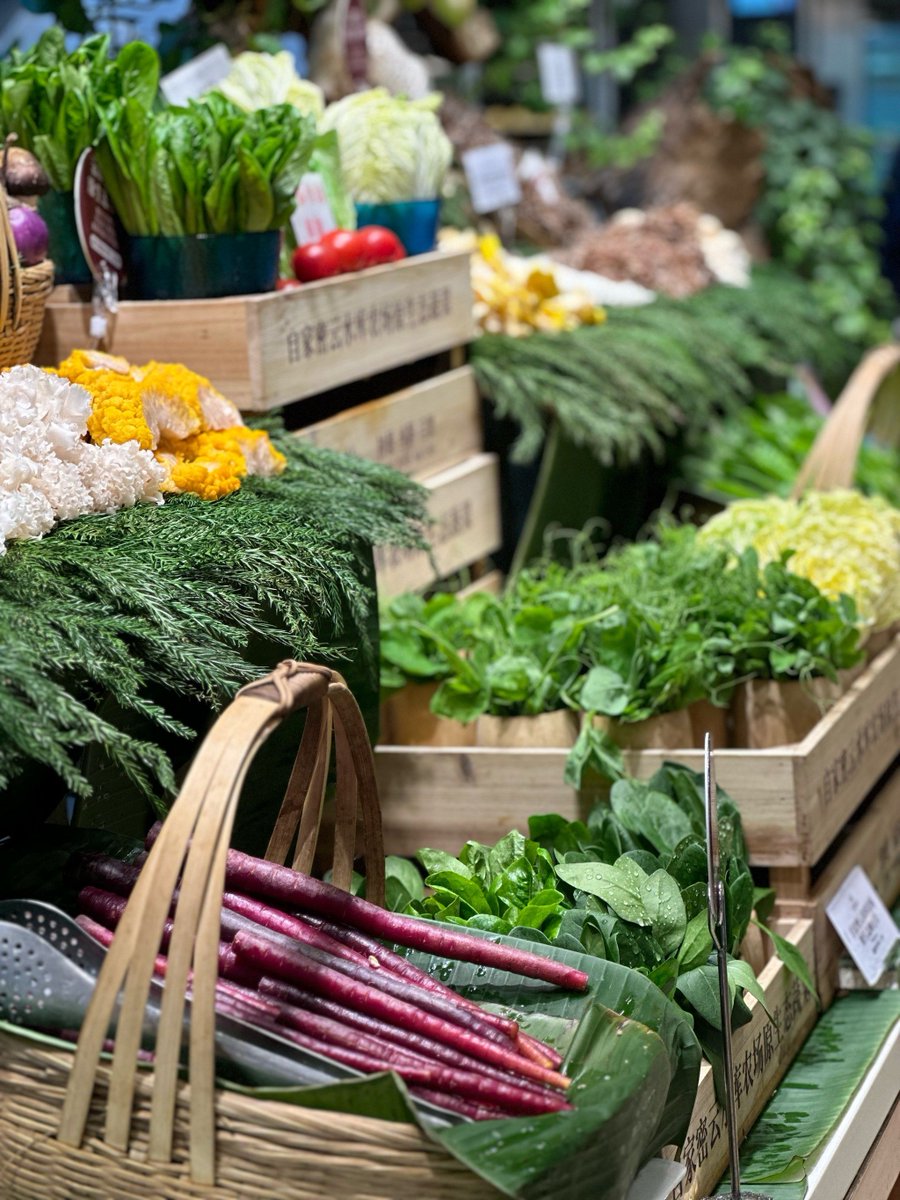 Sebastien_347's tweet photo. New local spring produce drop! Fresh asparagus, crisp radishes and sweet strawberries straight from the farm—perfect for your weekend meal prep. Grab yours before they sell out! https://t.co/VYvu3zofPt