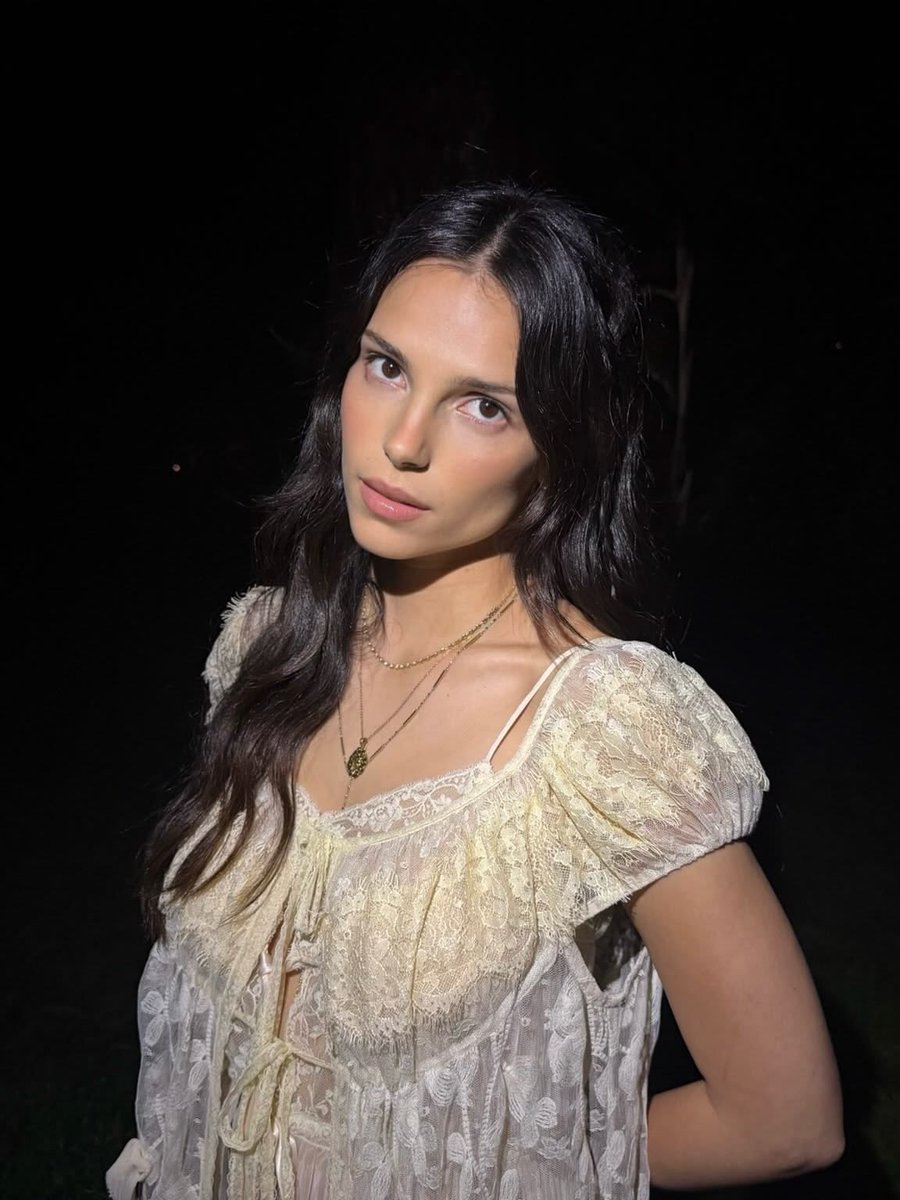 3tnmbrs's tweet photo. i LOVE inde omg shes so hot &amp; pretty i need her wowowow https://t.co/UoMJbnlZhT