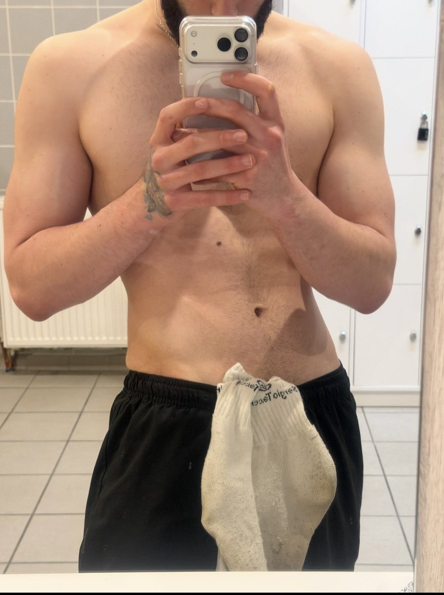 mecfit24's tweet photo. Salut les gars retrouver sur fansly
Mon profil dans les commentaires 
#gaynsfw #feet #cumshot #gay #bulge https://t.co/ksB2wpgDlX